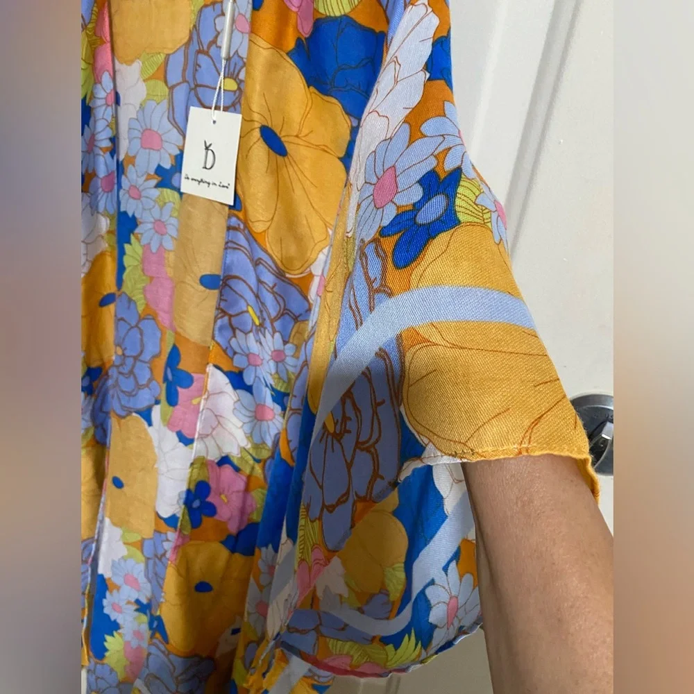 ⭐️New DO EVERYTHING IN LOVE
Floral Print Kimono - Picture 12 of 15